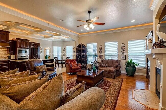 Building Photo - 2705 SW Glenn Ridge Rd