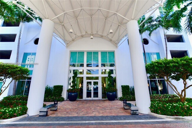 Building Photo - 7900 Harbor Island Dr