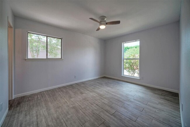 Building Photo - 5301 Gladstone Dr