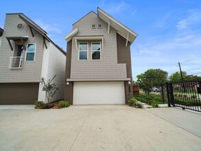 Building Photo - 7502 Carver Rd