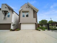 Building Photo - 7502 Carver Rd