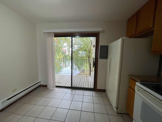 Building Photo - 202 S Waters Edge Dr