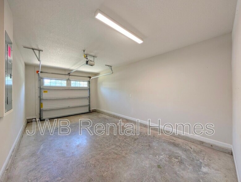 Building Photo - 8216 Eaton Ave
