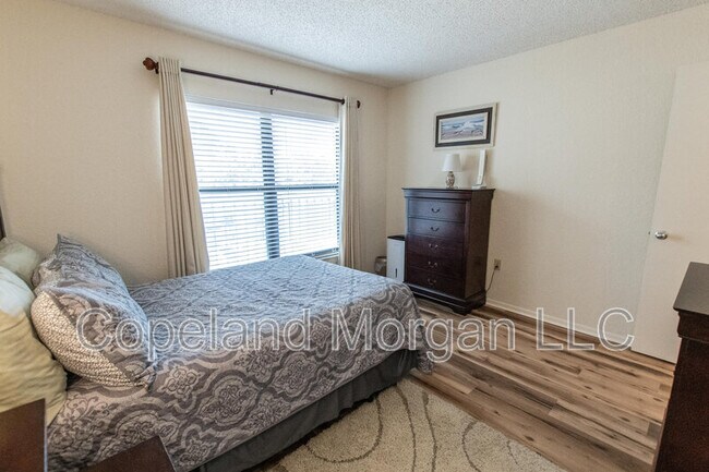 Building Photo - 1000 Cove Cay Dr