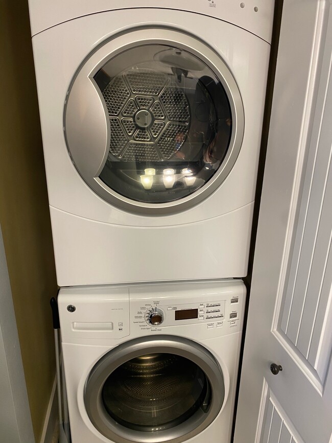 Building Photo - 451 Skylark St SW