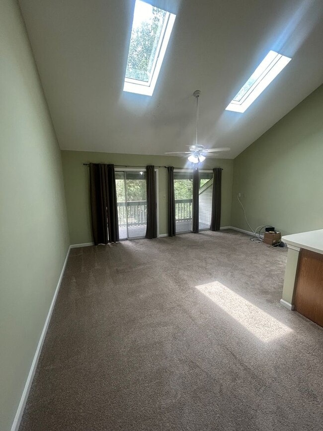 Building Photo - 924 Fairwood Lakes Dr