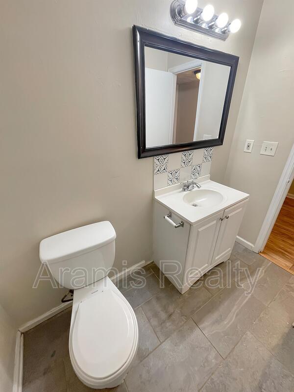 Building Photo - 114 Spring Ct