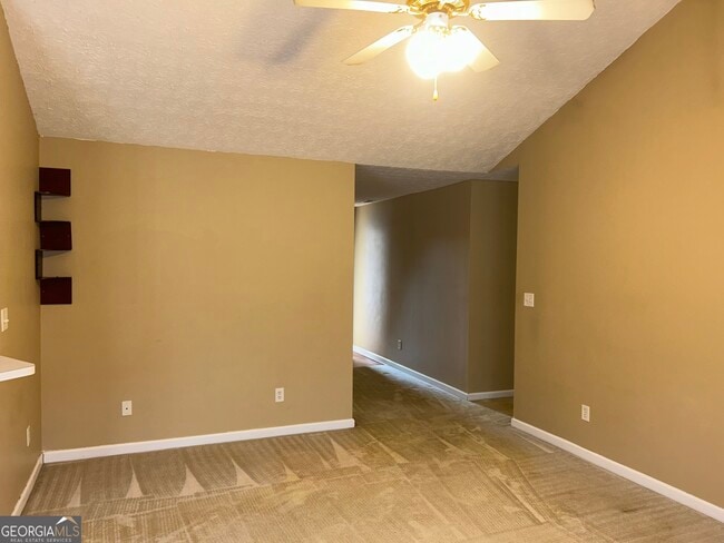 Building Photo - 20 Shenandoah Dr