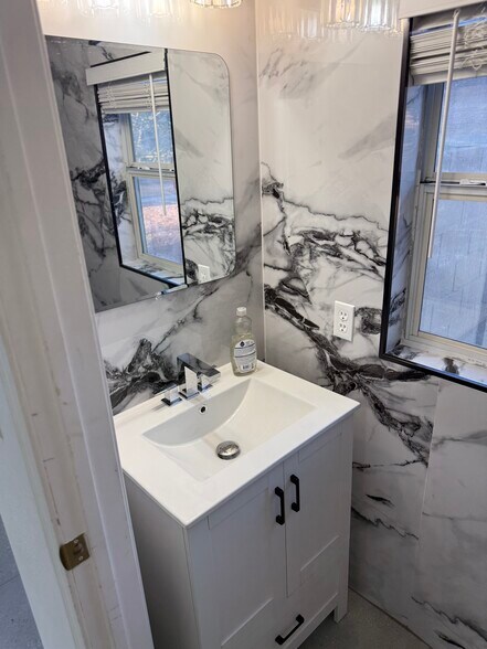 Building Photo - 11218 W Roma Ave