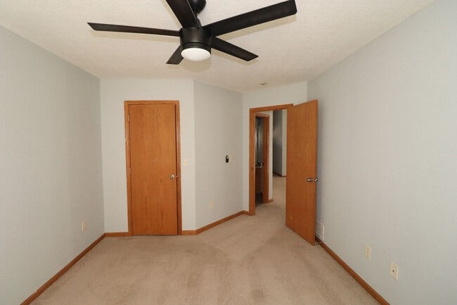 Building Photo - Spacious duplex for rent!