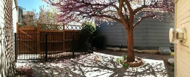 Building Photo - Luxury four bed four bath patio home avail...