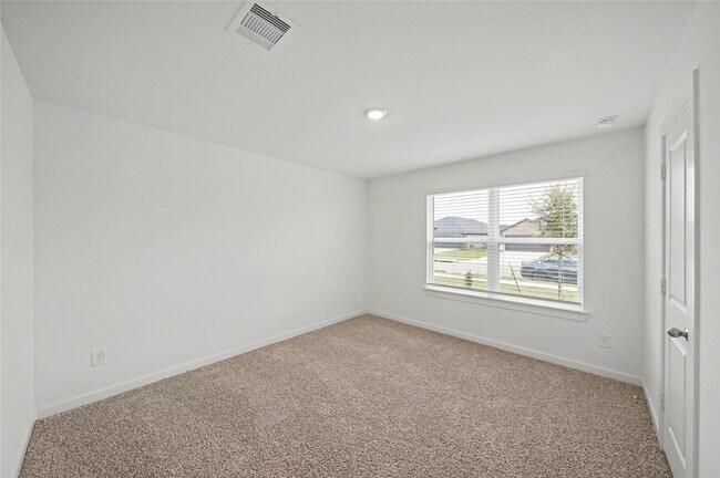 Building Photo - 3930 Langridge Dr