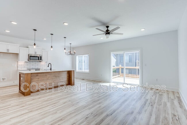 Building Photo - 8541 W 37th St N