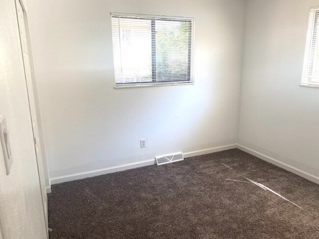 Building Photo - 9120-9122 Osceola St