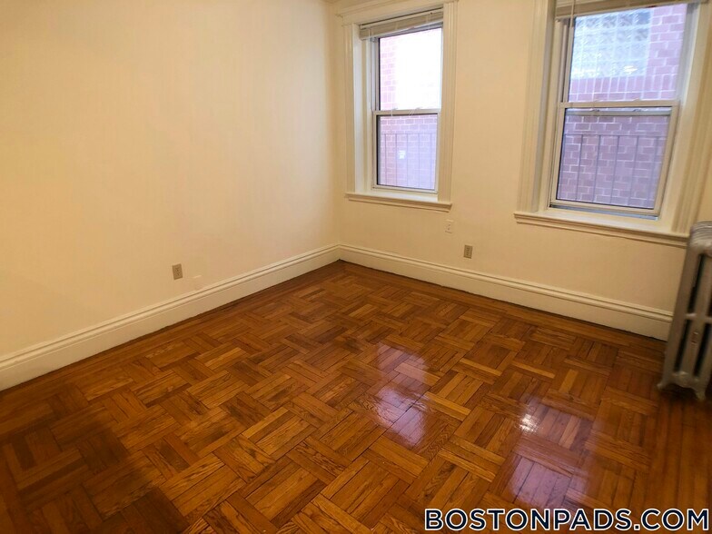 Building Photo - 40 Queensberry St
