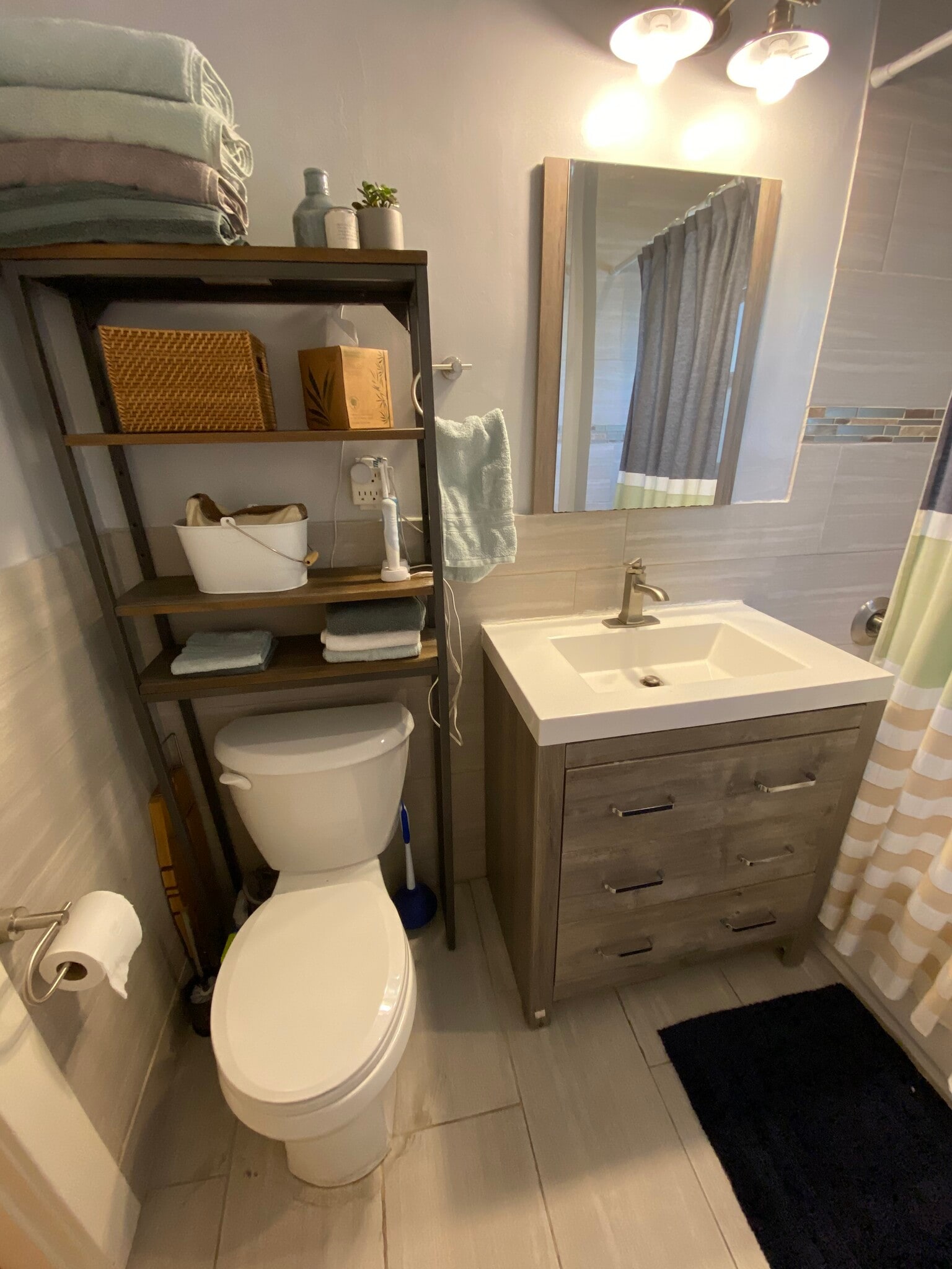 Bathroom - 3117 College Ave