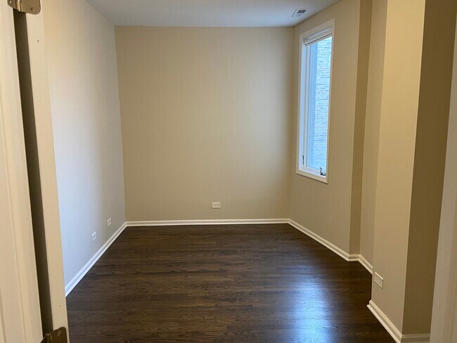 Building Photo - 1837 W North Ave