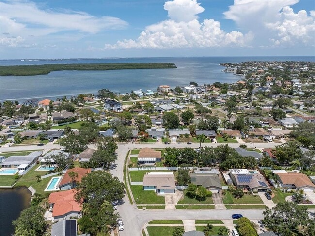 Building Photo - 745 Pinellas Bayway S