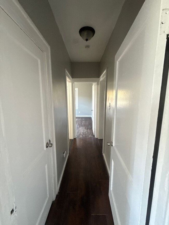 Building Photo - 4 Bedroom 2 Bath Home in Lincoln Park