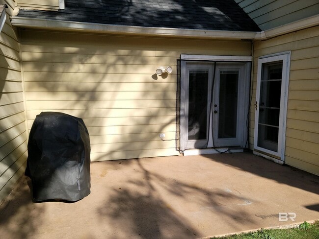 Building Photo - 1000 Dolive Springs Dr