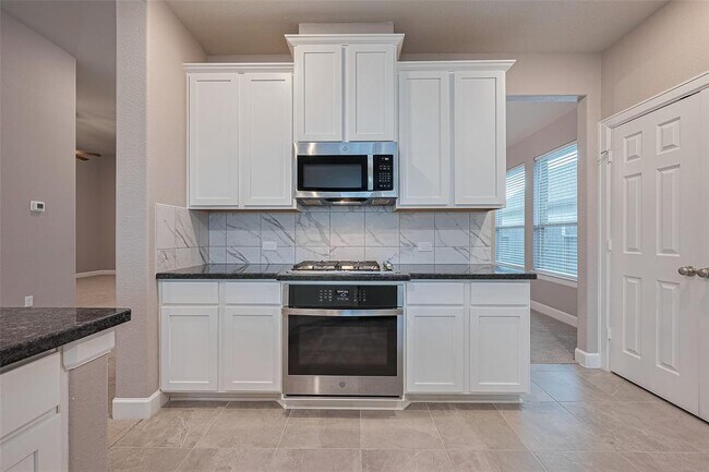 Building Photo - 5511 Highland Dr