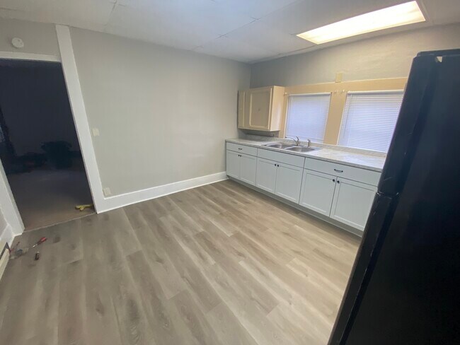 Building Photo - 501 Pratt St