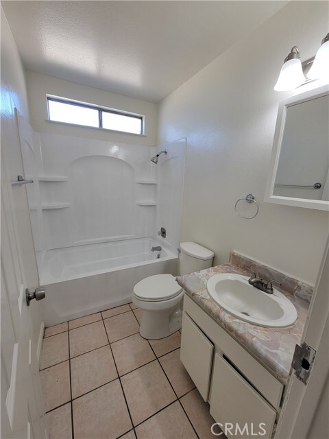 Building Photo - 16001 Green Hill Dr