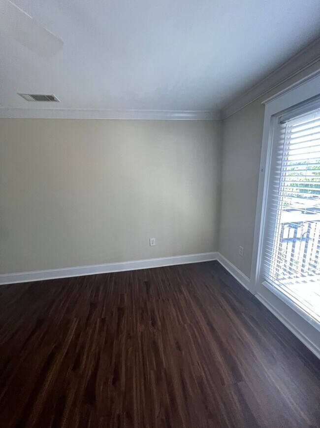 Building Photo - 15-1527 Kisling