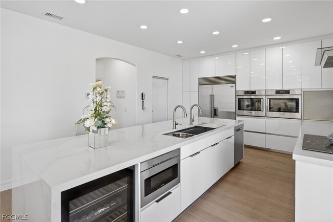 Building Photo - 5541 Harborage Dr