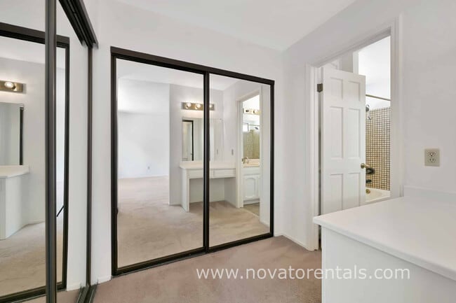 Building Photo - 32 Spinosa Way