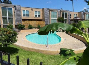 Building Photo - 16120 Stuebner Airline Rd