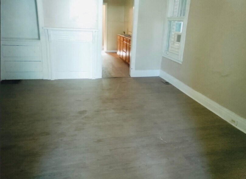 Building Photo - 362 9th St