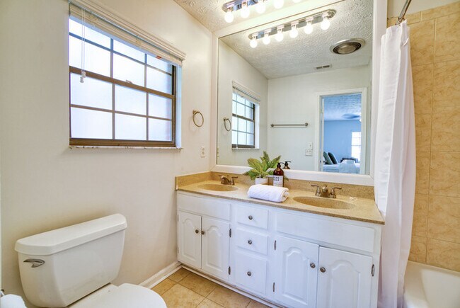 Building Photo - 42 Valencia St