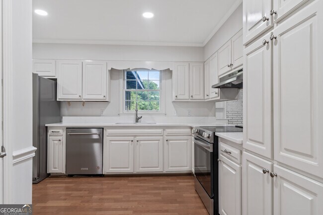 Building Photo - 223 Brookwood Dr