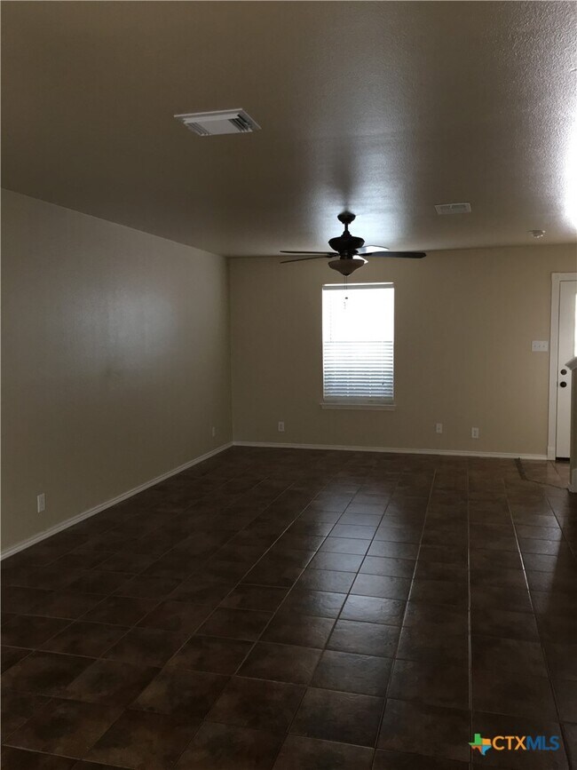 Building Photo - 3103 Swallow Pointe