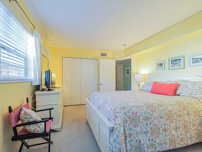 Building Photo - 5400 Jimmy Buffett Mem Hwy