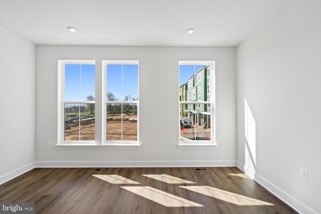 Building Photo - 596 Watermans Dr