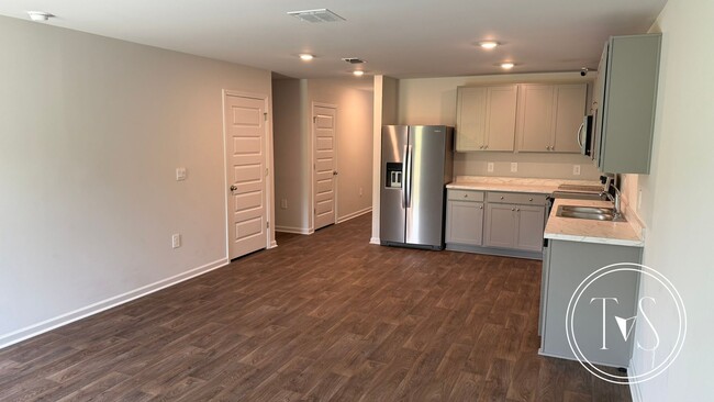 Building Photo - 128 Lakeside Dr