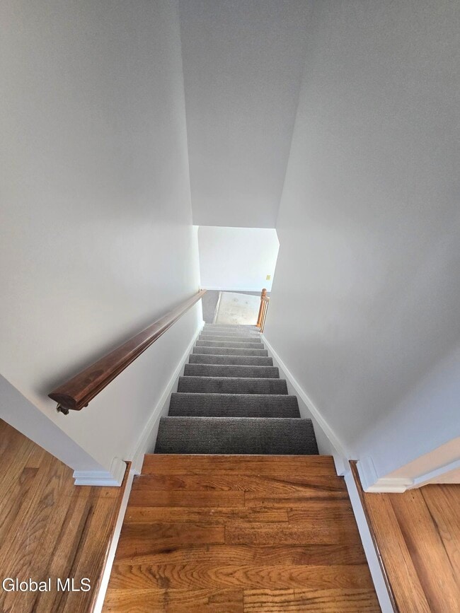 Building Photo - 19 Commodore St