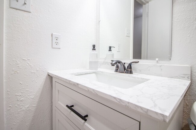 Building Photo - 3 bedroom 2 bathroom in Frenship!