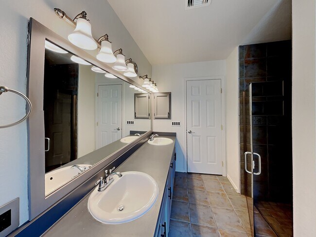 Building Photo - 4825 W Bluebell Way