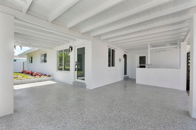 Building Photo - 2160 NE 53rd St
