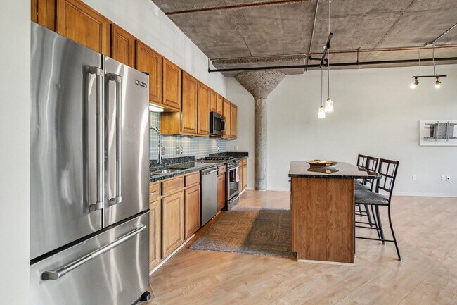 Building Photo - 315 2nd St