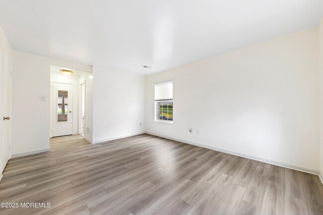 Building Photo - 309 Trinity Ct