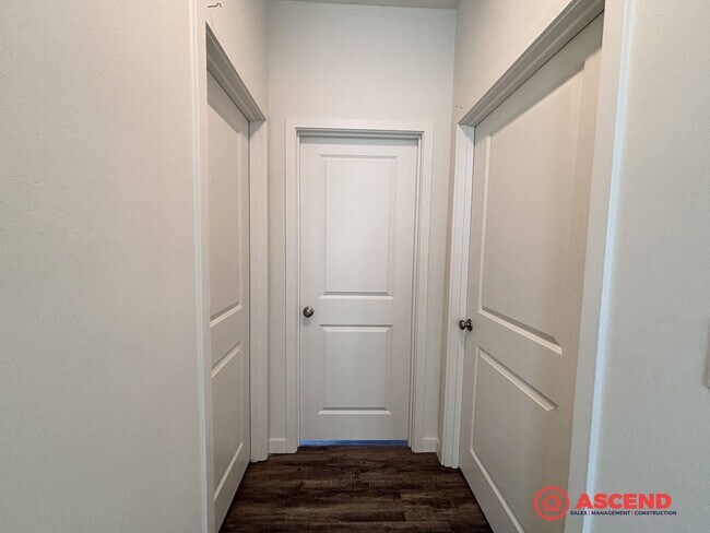 Building Photo - 6012 Curvy Hills Dr