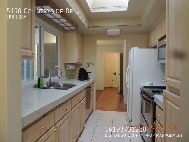 Building Photo - 5190 Countryside Dr