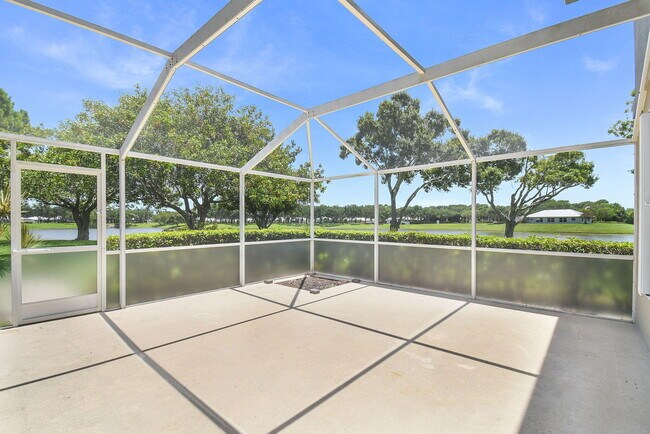 Building Photo - 2442 SW Danbury Ln