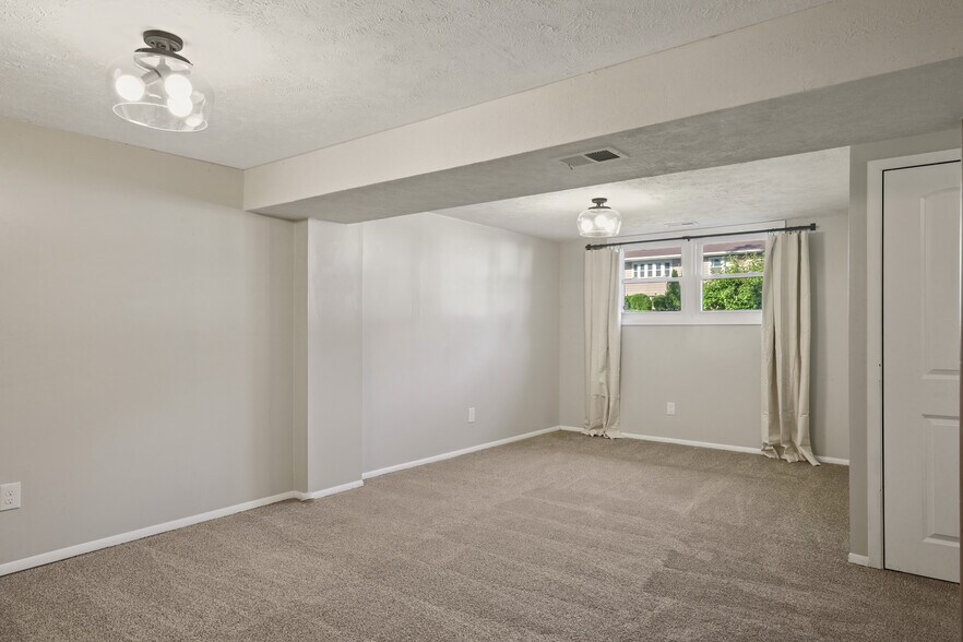 Building Photo - 7118 S 33rd St
