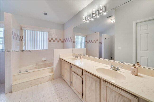 Building Photo - 1550 SW 52nd Terrace