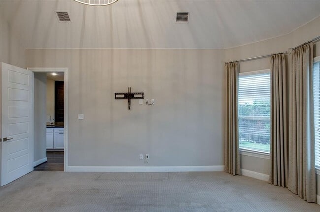 Building Photo - 820 Anahuac Dr